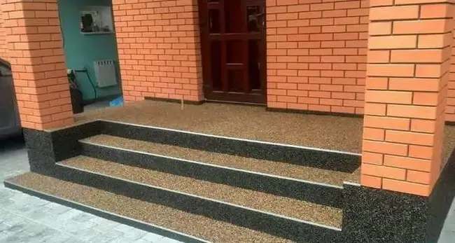 Wynik ułożenia kamiennego dywanu własnymi rękami